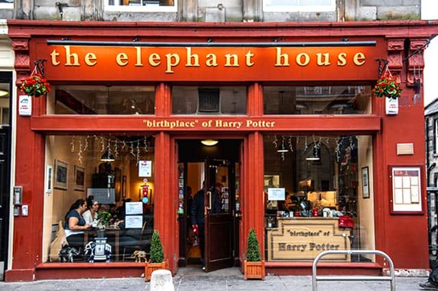 La entrada principal al restaurante The Elephant House en Edimburgo